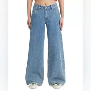 BNWT womens Levi's 94 baggy wide leg size 30x31 medium blue wash